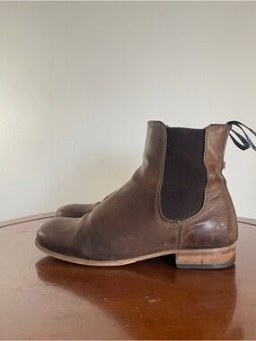 John Fluevog Women’s Radio RCI Chelsea Boot | US 6.5